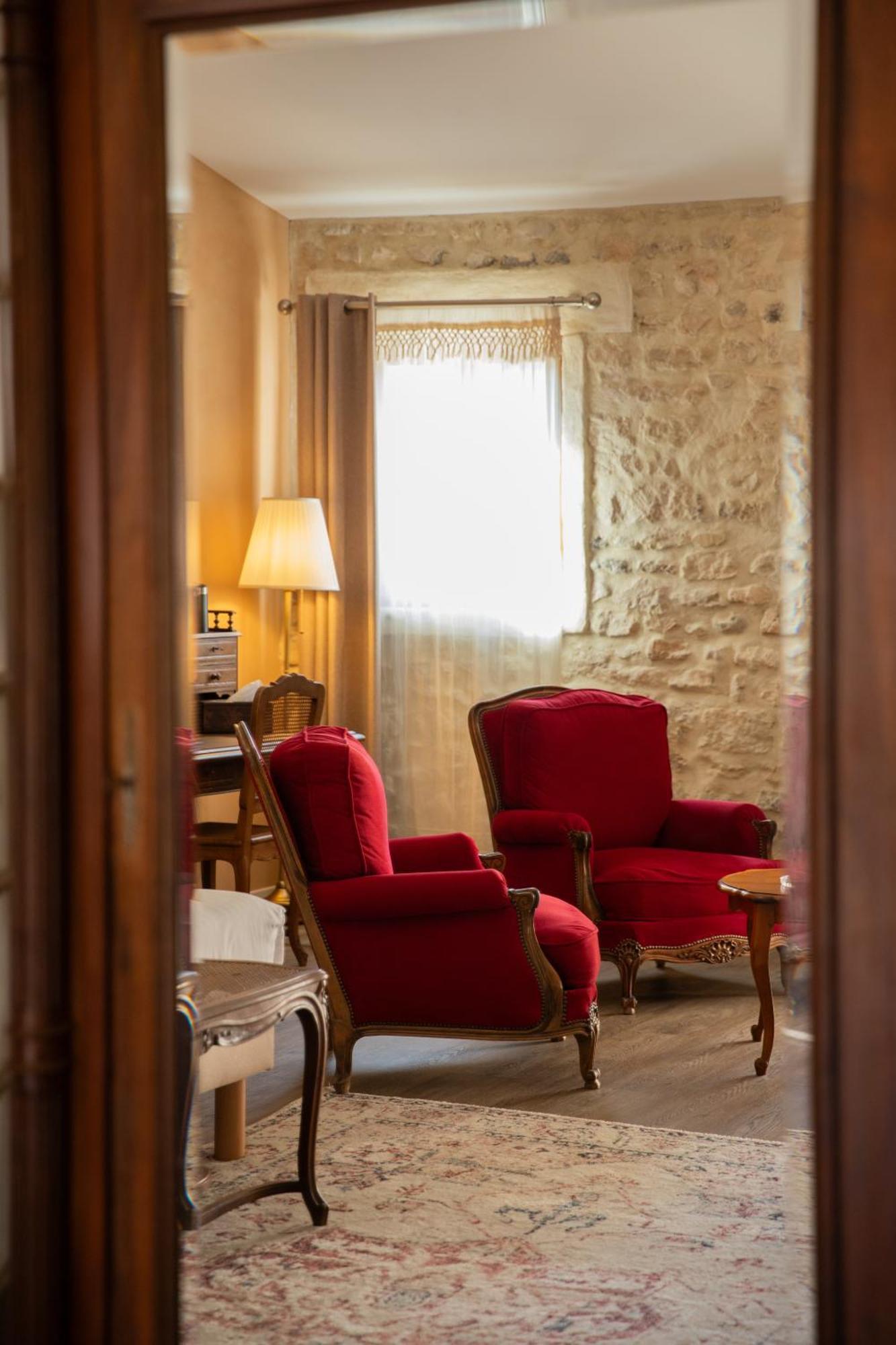 Maison Roucas - Restaurant Et Chambres D'Hotes Solérieux 外观 照片